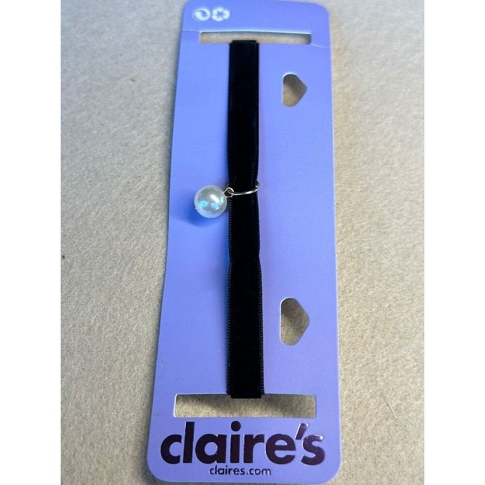 Claire's Black Velvet Choker Necklace with Faux Pearl Charm NWT New Jewelry